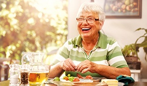 Woman eating lunch